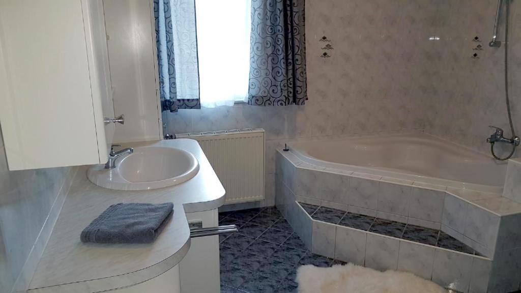 Ferienwohnung Kathrin Mariahof エクステリア 写真